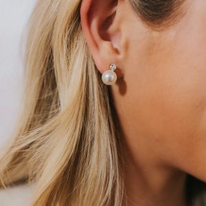 The Molly Pearl Studs in Gold